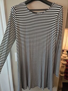 Old Navt Black & White Striped Long Sleeve Dress